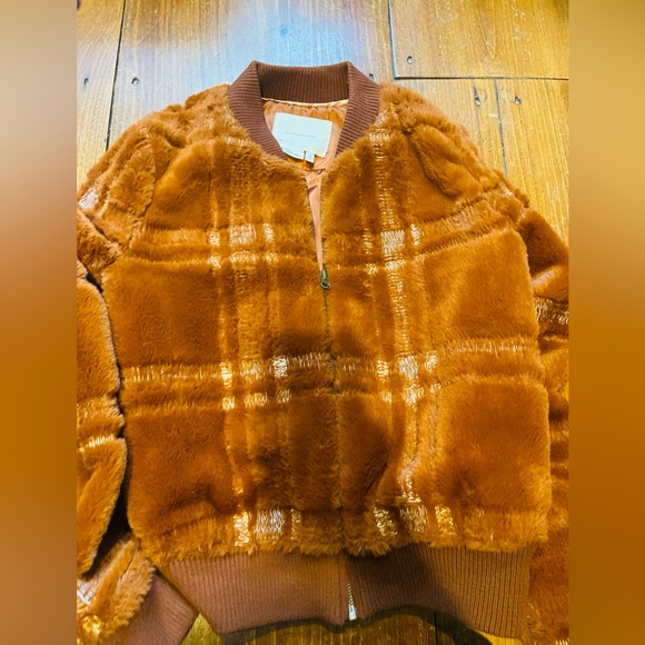 Faux fur jacket great for Fall and light winter and spring. Size S… fits M too - Picture 3 of 4